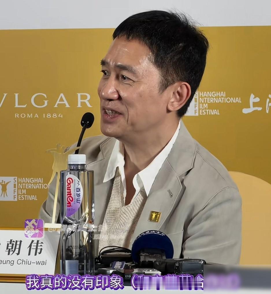 梁朝伟这个人，
完全经不起细究，
因为仔细一查就会发现，他这个所谓“情商低”，倒