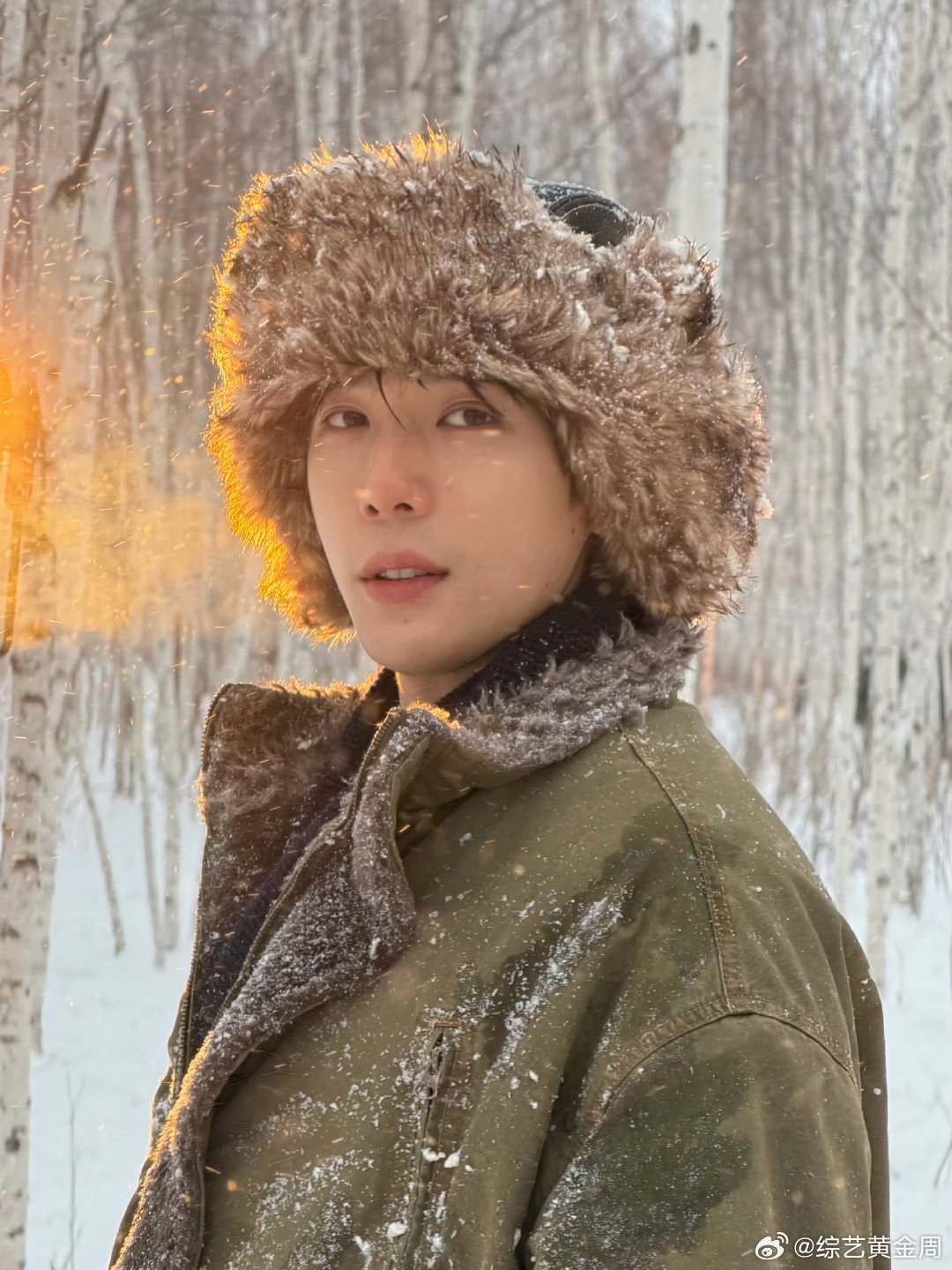 王安宇骑雪地摩托哈哈，王安宇又骑上雪地摩托撒欢了，这孩子真是走到哪儿玩到哪儿！王