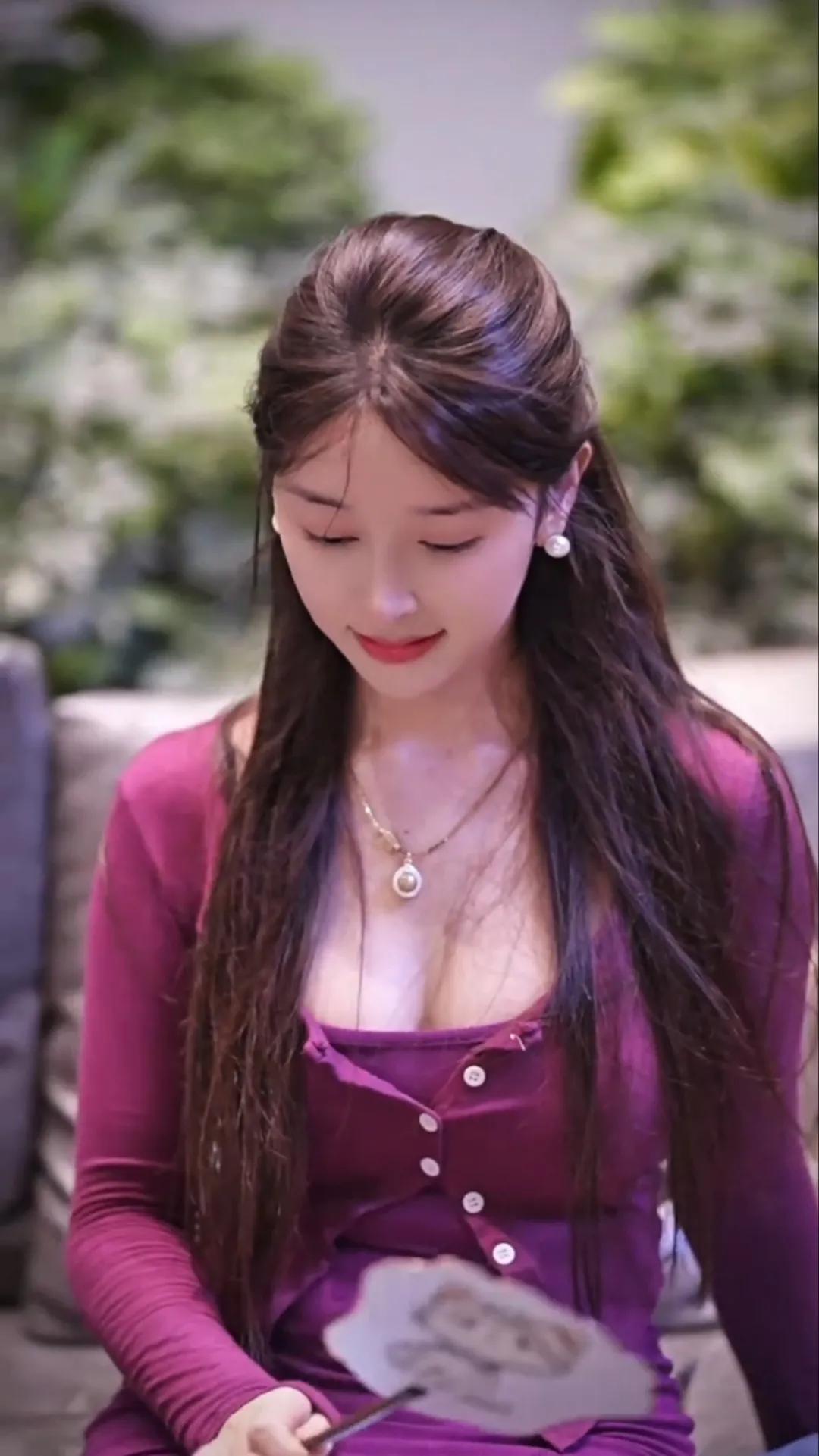 #秋日随记#秋日午后的阳光，照在韩艺美丽的脸上，照在韩艺甜美笑容的脸上，真的好美