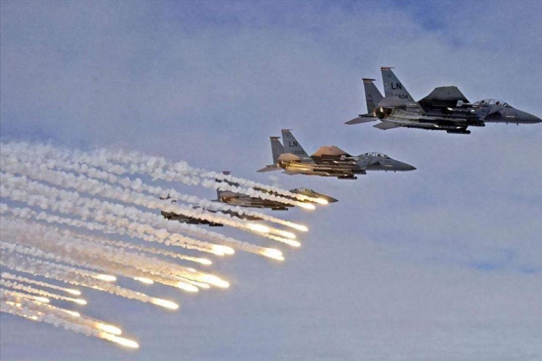 特朗普本来想复刻委内瑞拉的剧本,在伊朗群龙无首的情况下逼迫伊朗对美国屈服。如今陷