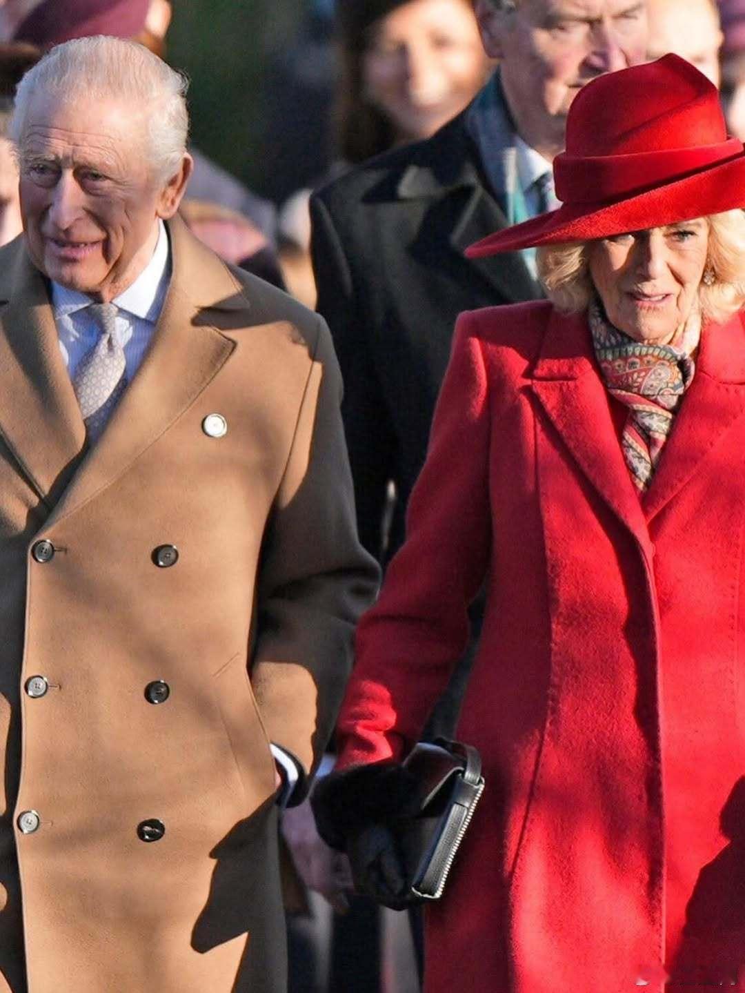 英国王室🇬🇧🎄 12月25日，英国王室成员在桑德林厄姆的圣玛丽玛格达琳教堂