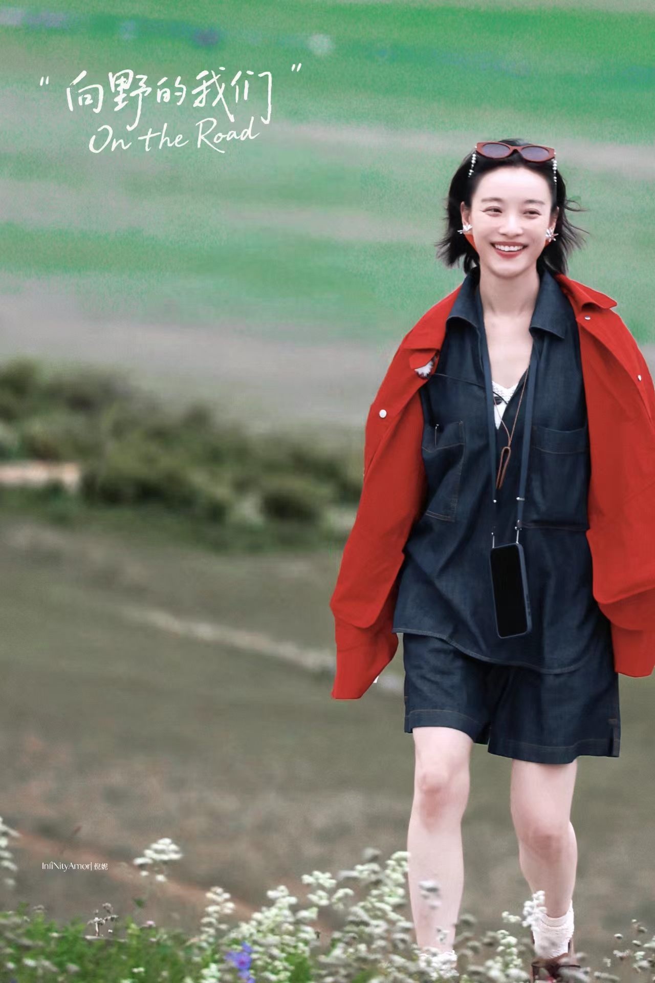 游客拍的倪妮 刷到新疆网友晒的路透，隔着屏幕都被倪妮的松弛感治愈了。无滤镜的原相