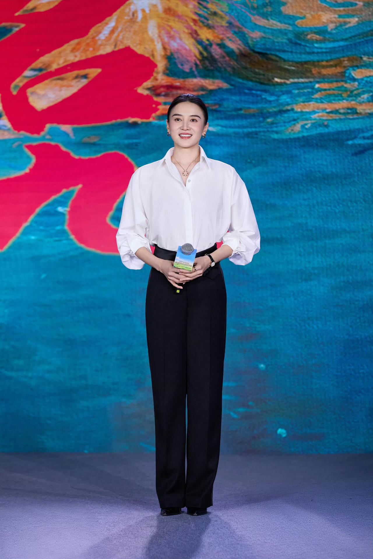 宋佳2026年最新完整动态（截至7月中旬）
 
一、影视事业：双片入围百花奖，手