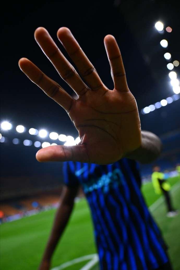 33轮3-0战胜卡利亚里后，国米已经在意甲33轮之后取得25胜。这是队史第4次达