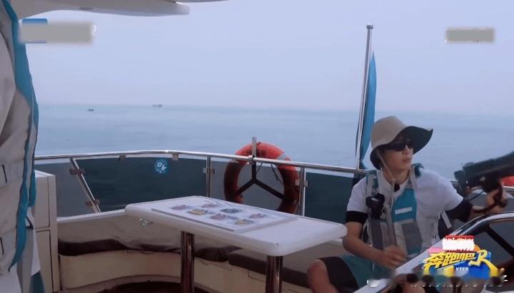 范丞丞单挑时代少年团范丞丞让时代少年团把嘴闭上 时代少年团船上喊话挑衅，范丞丞直