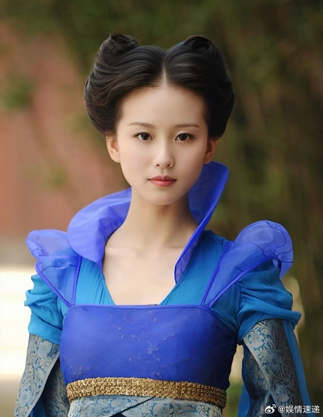 刘诗诗时隔17年收到了龙葵头饰非遗博主为刘诗诗复刻龙葵头饰这波回忆杀太顶了！非遗