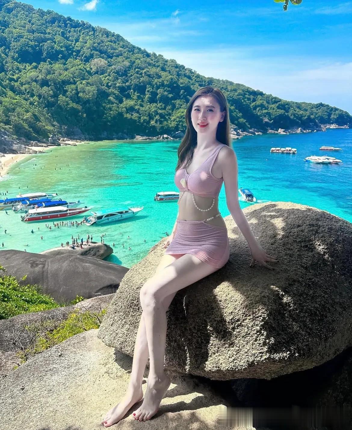 斯米兰的海水果然很美，不愧是超有名的果冻海。尤其是从高处俯瞰，这海水的颜色简直是