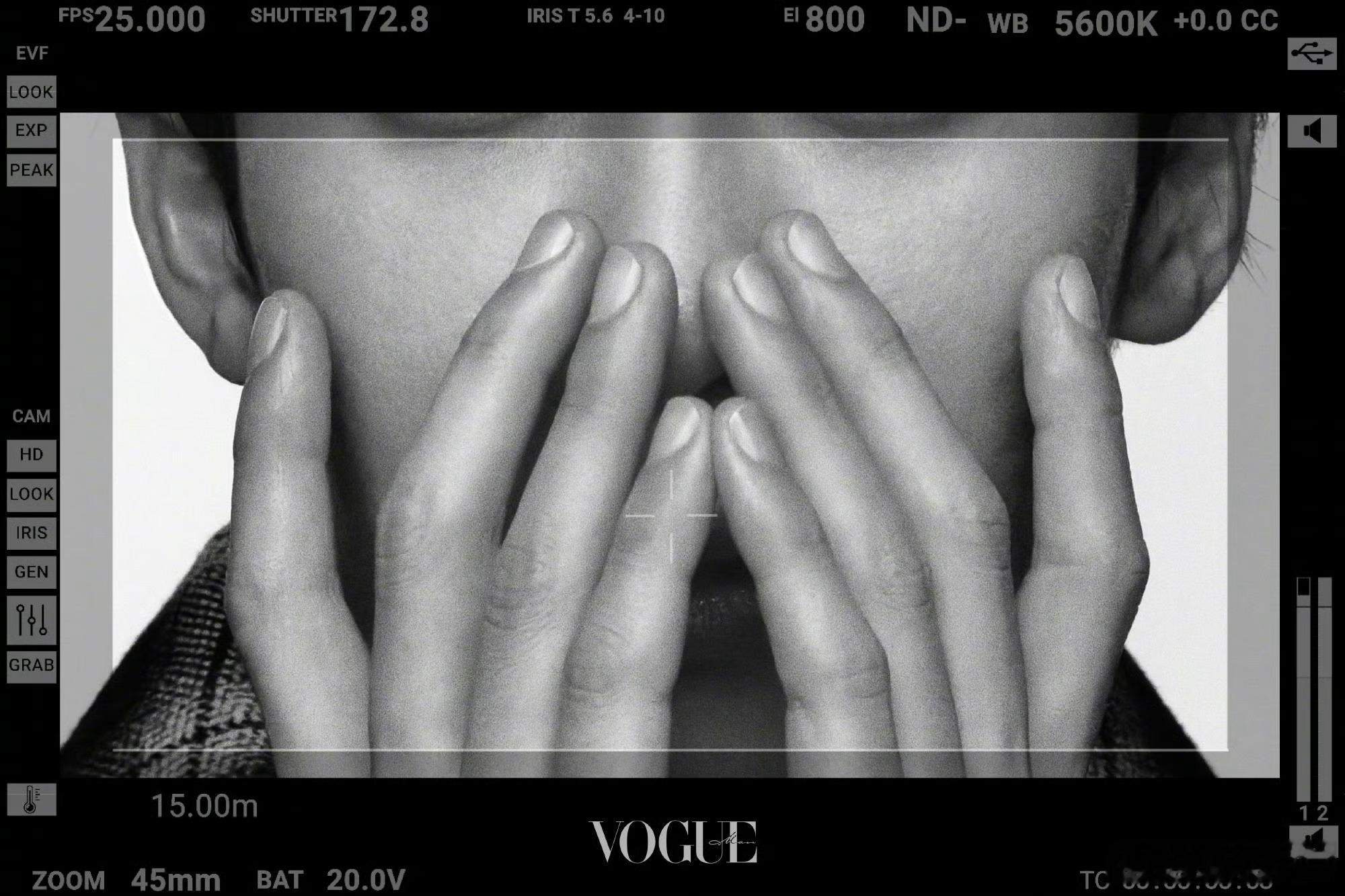 檀健次VOGUEMAN檀健次十月刊封面檀健次的楚门世界逃跑计划光影交汇，「檀」索