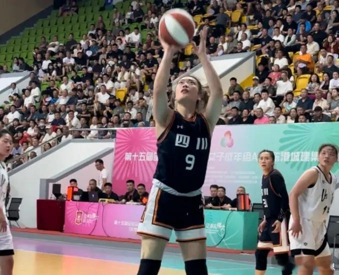 第15届全运会女篮成年组资格赛，四川女篮以140-31狂胜山西女篮109分，其中