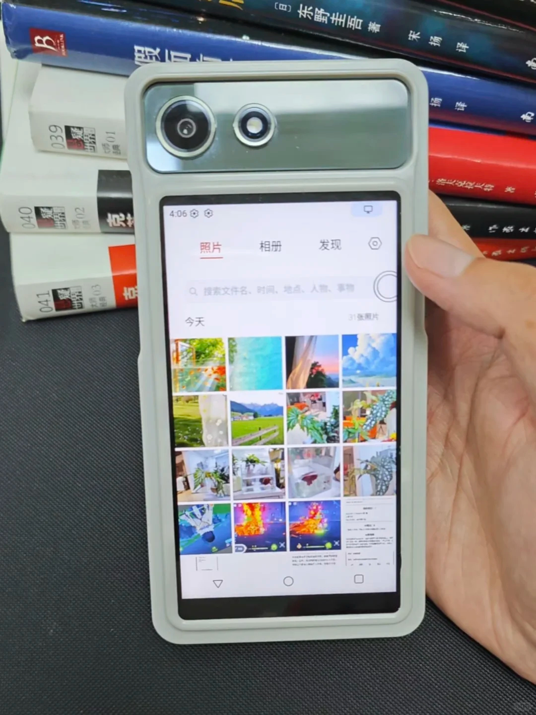 #差评说数码# 其实我到现在还是没有理解为啥海信 A10 是本体墨水屏+磁吸彩屏