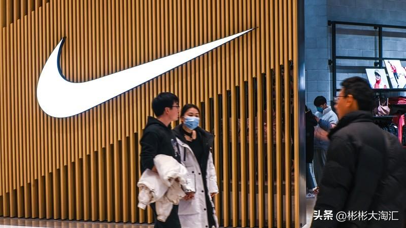 当今社交媒体传播的关键，可从《疯传》这本书里找答案。社会影响力很重要，像耐克商标