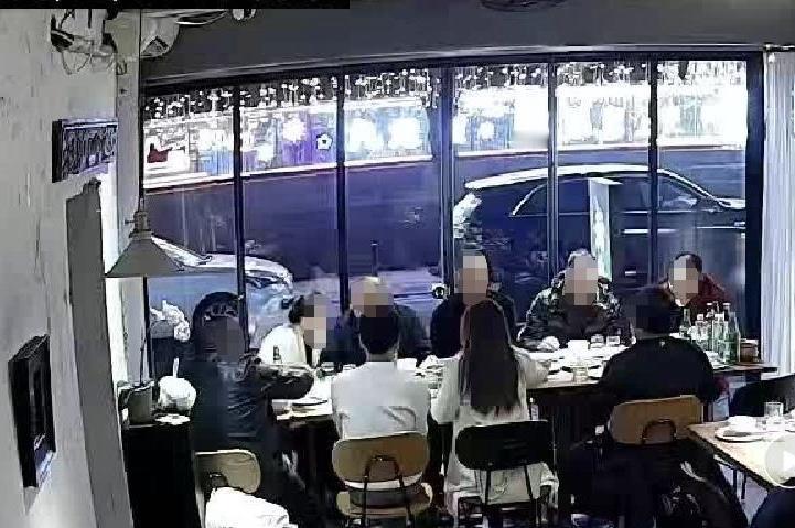 【深夜逃单！重庆一餐馆“套路”揭露：10人吃光1262元，剩下一人承诺次日付款却