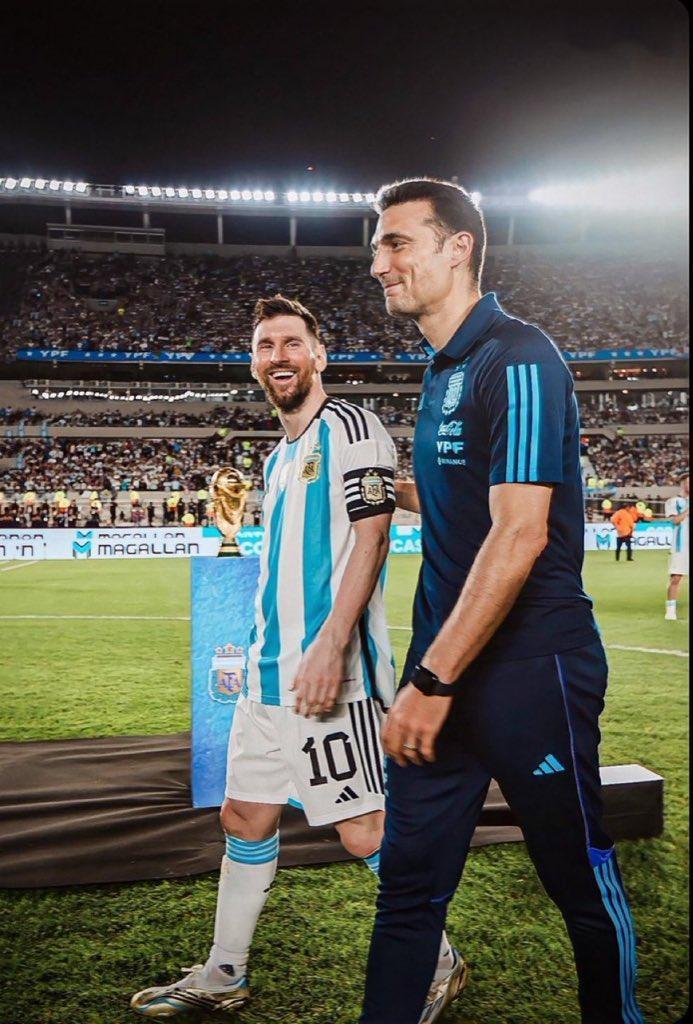 在那个满心疲惫、甚至想过放弃帅位的至暗时刻，是队长的一番话，拉住了即将下沉的斯卡