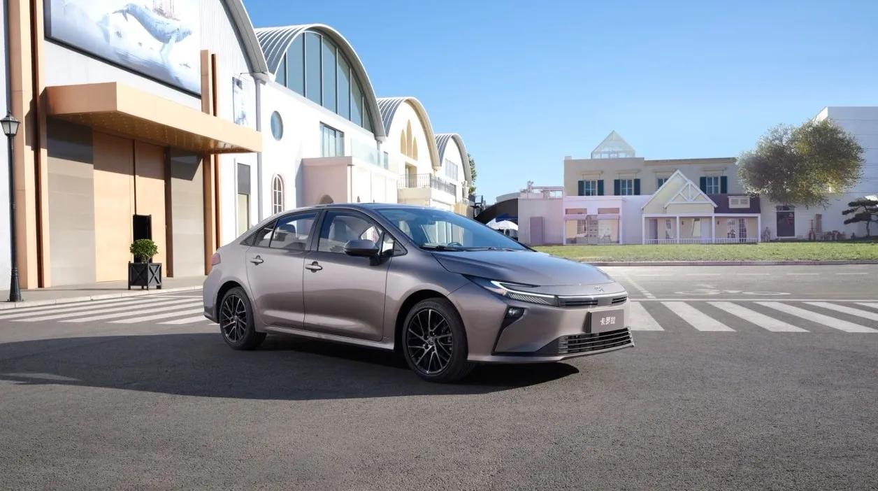 赤裸裸的现实来了，加满50升油箱：
美 国：约需370元人民币！
日 本：约需4