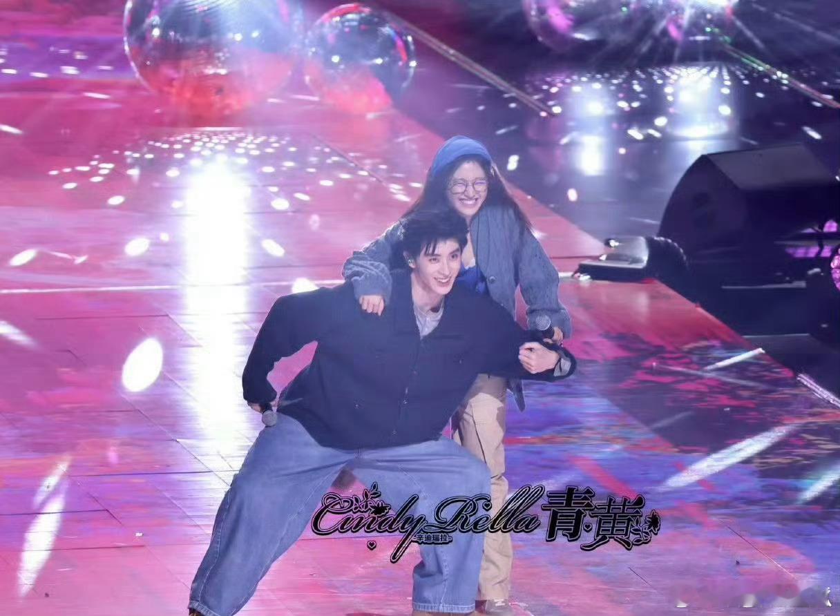 李兰迪敖瑞鹏合唱了此爱敖瑞鹏怎么这么抽象啊