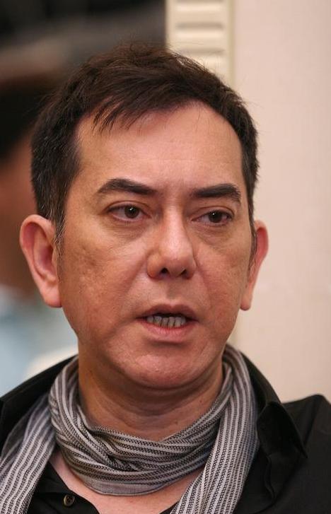 黄秋生在台湾省混不下去了！他曾在节目里表示，祖宗是欧洲英国人！结果台湾省也不惯着