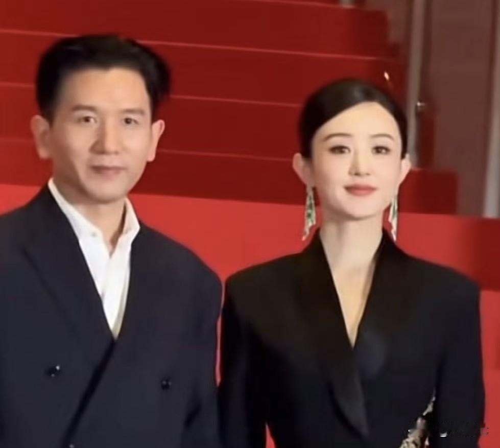 “算你妹”引爆热搜赵丽颖3字回应新恋情‼️
近日赵丽颖的新剧《在人间》要定档了，