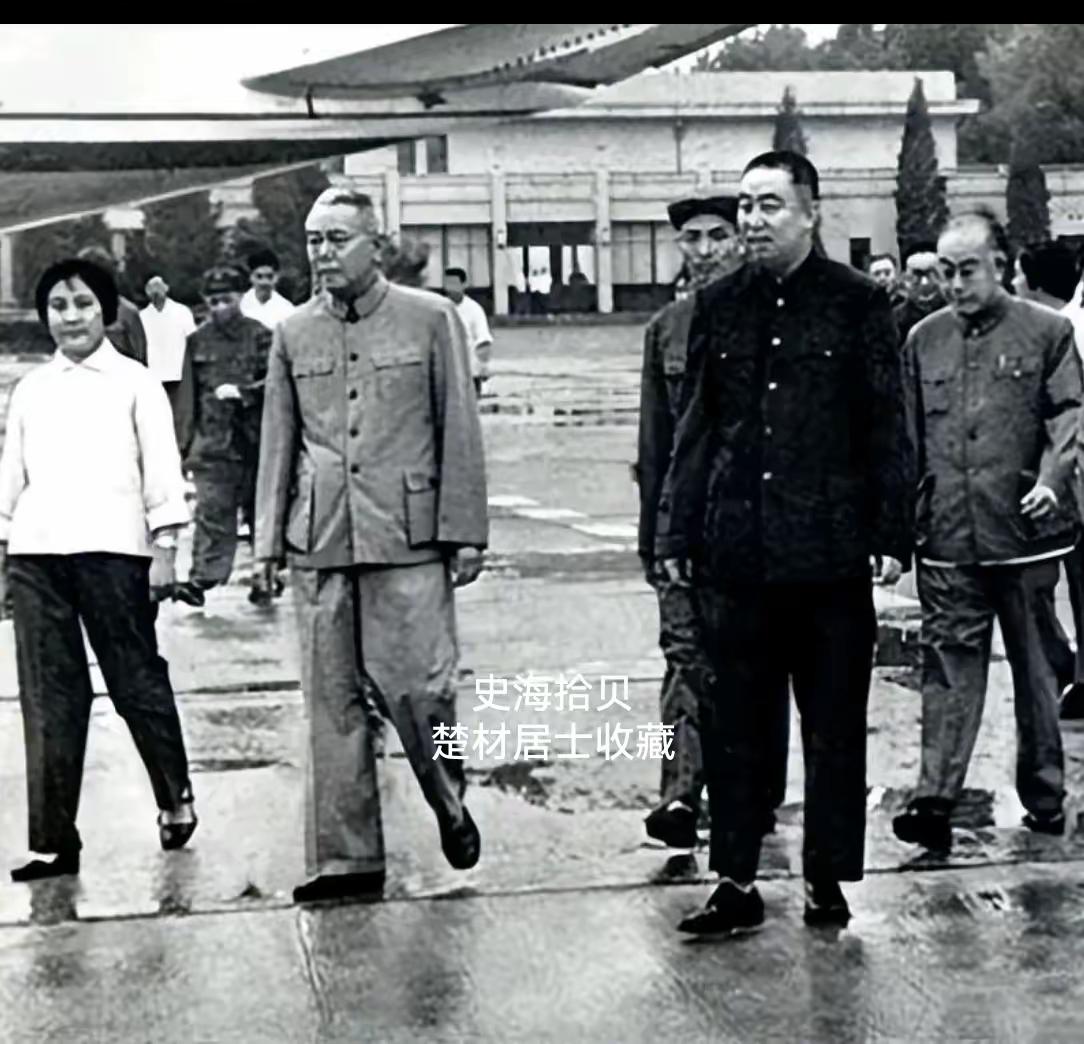 1976年春天，首都机场罕见迎来5位国家领导人，这阵仗背后藏着啥深意？

老照片