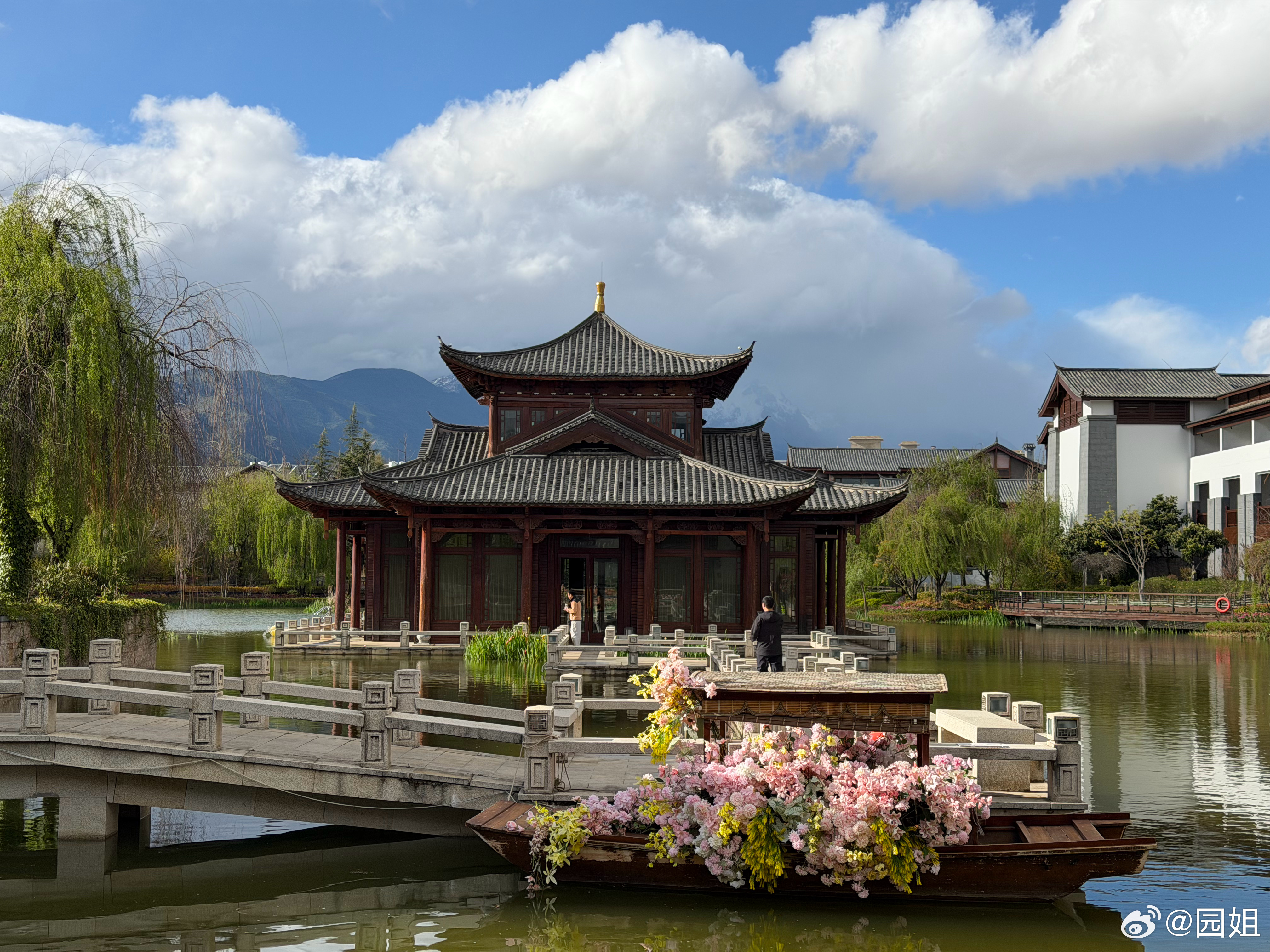 该办正事了，明天就是vivo X300 Ultra的发布会，这次发布会选在了丽江