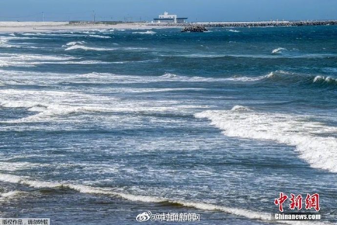 【#日本明日启动第8轮核污染水排海#】据日本共同社报道，日本东京电力公司当地时间