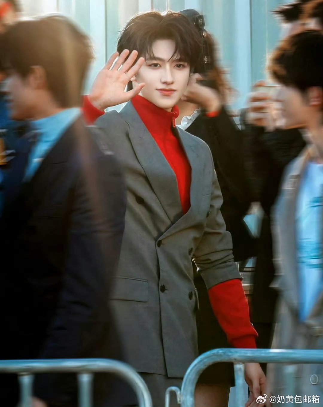 朱志鑫 标准的东方骨相美脸在江山在啊，完全是梦中男神。 