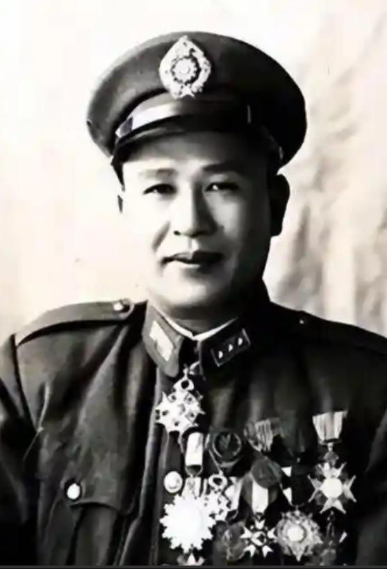 1949年，“小诸葛”白崇禧向蒋介石献策：反正打不过解放军，不如集中全部兵力，南