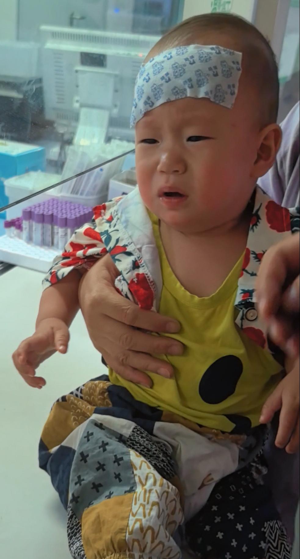 发烧第三天，今天去医院抽血检查病毒性感染引起的反复发烧，用了塞屁股的真...