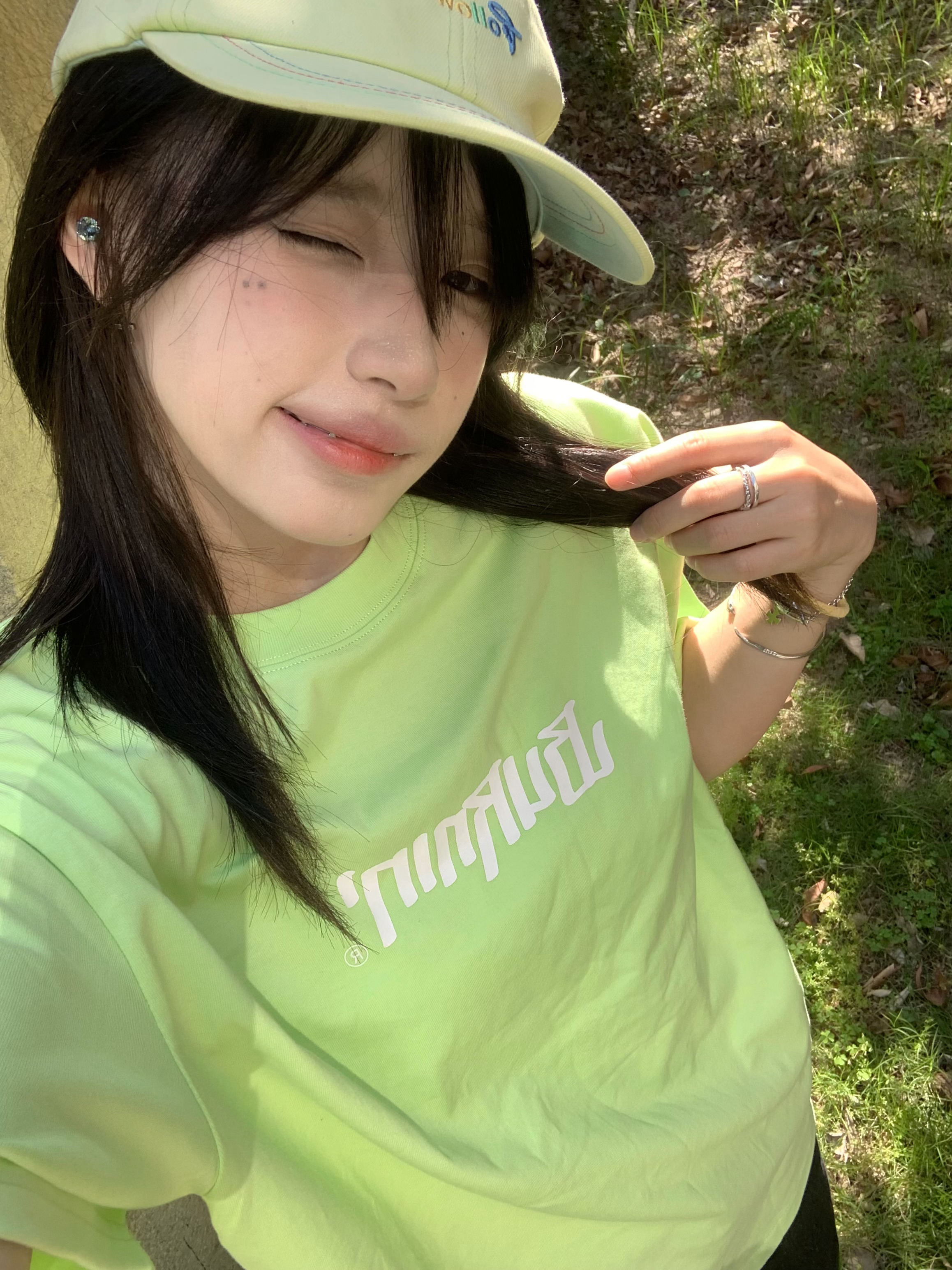 亮绿色好喜欢🍀🍎xr （帽子是👯‍♀️的、裤子和鞋子前面有分享过） ​​​