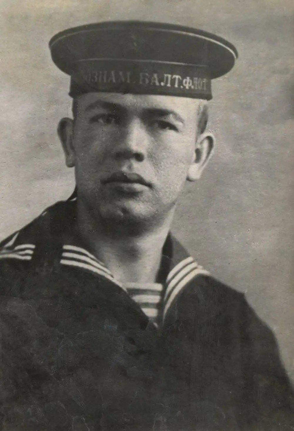 1941年8月19日，苏联海军水兵叶夫根尼·亚历山德罗维奇·尼科诺夫（Yevge