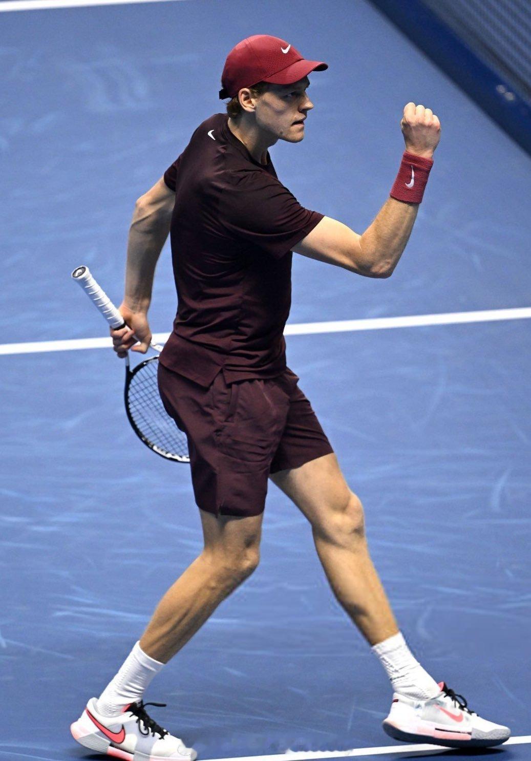 辛纳三胜晋级年终四强🔥日东 比约·博格组小组赛，卫冕冠军辛纳6-3 7-6(3