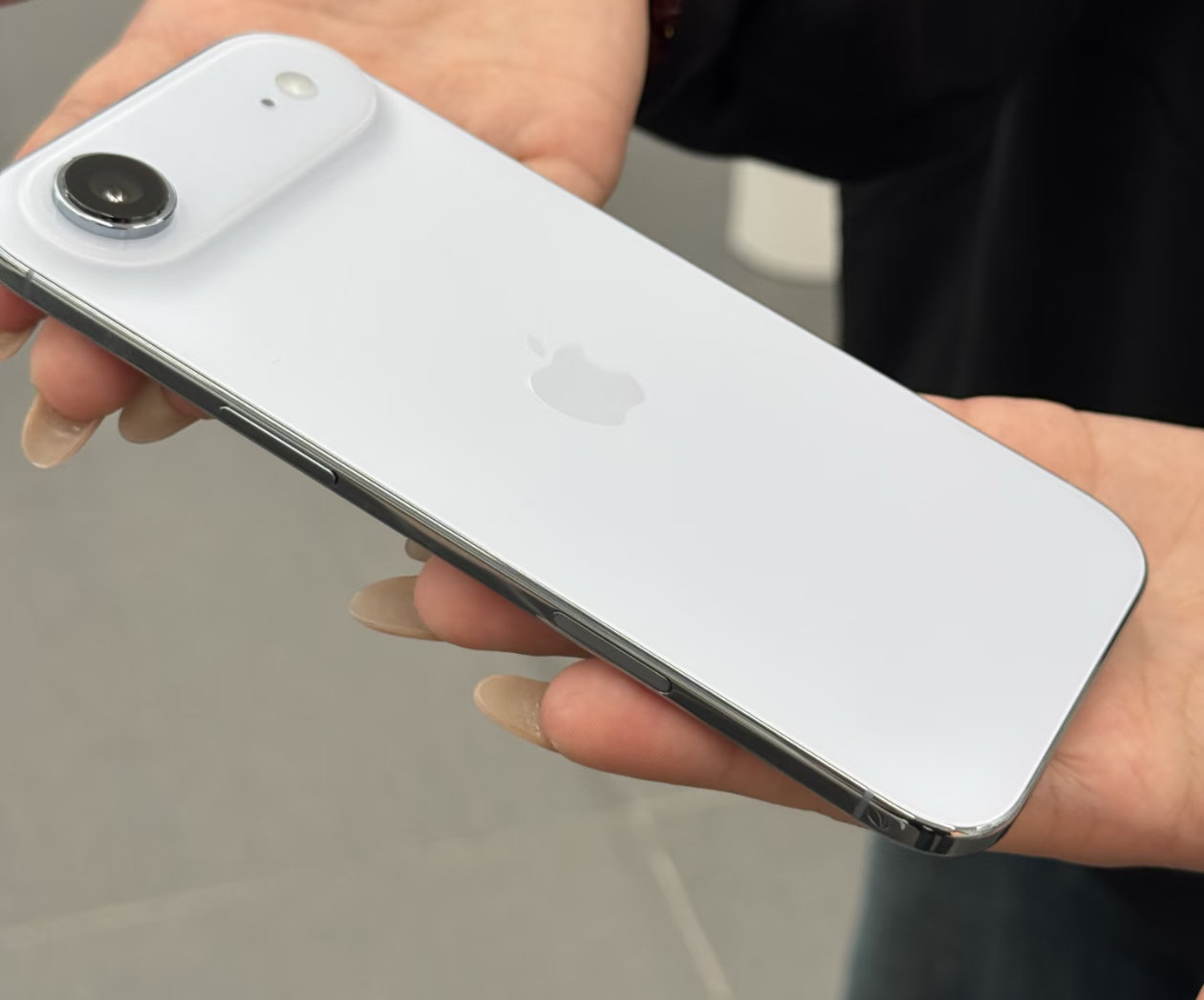 曝iPhoneAir暂停生产因为啥，刚卖就停产了？搞什么[笑cry][笑cry]
