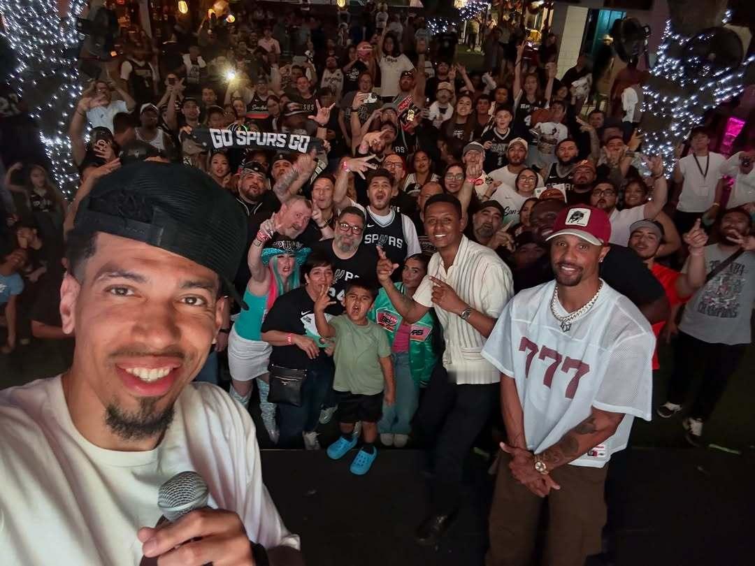 丹尼-格林和希尔近期在圣安东尼奥举办了季后赛活动🤍🖤超话创作官 ｜nba季后