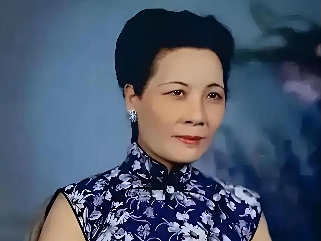 外甥女高考我姐本来想穿旗袍好让她“旗开得胜”，我姐夫却说“蒋夫人穿了一辈子旗袍，