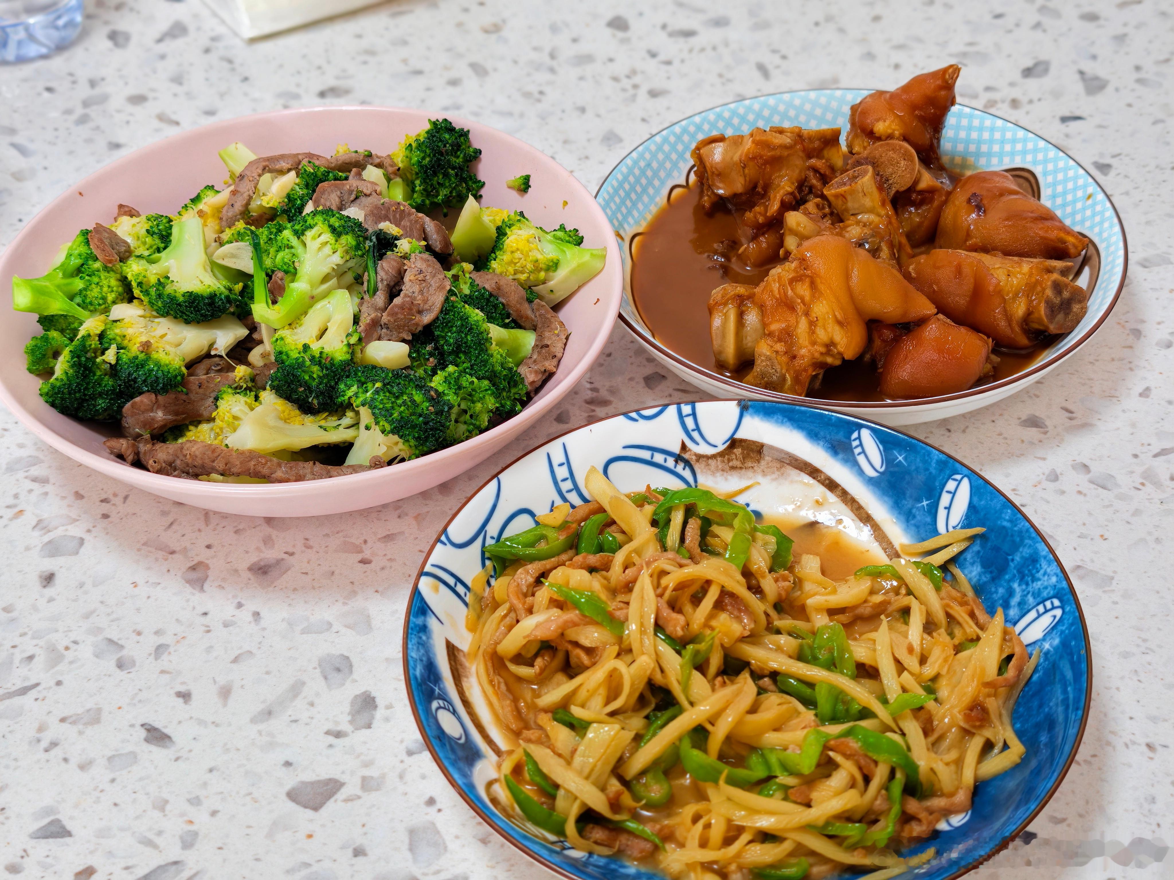 今日份午餐，！都是一些家常小炒[doge][doge] ​​​