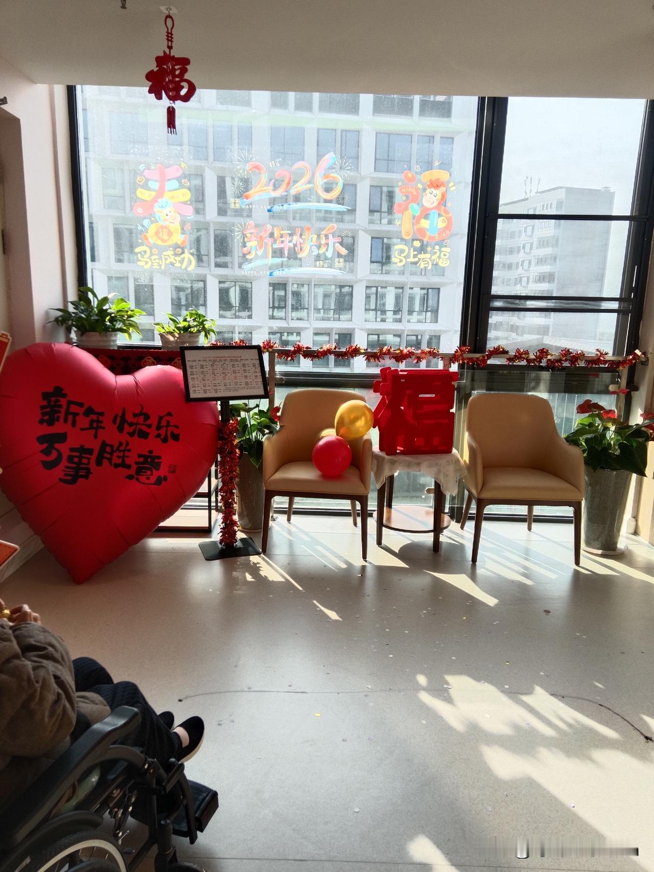 老人的快乐其实很简单，就是顺心。手上有钱，生活才能不慌不忙。像小张62岁的婆婆，