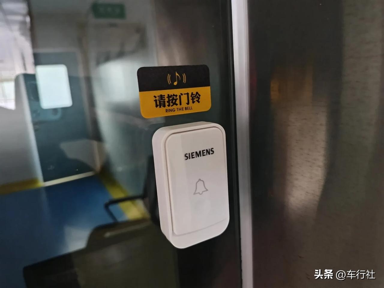 太夸张了吧
医院里的铃铛都是SIEMENS西门子的
……