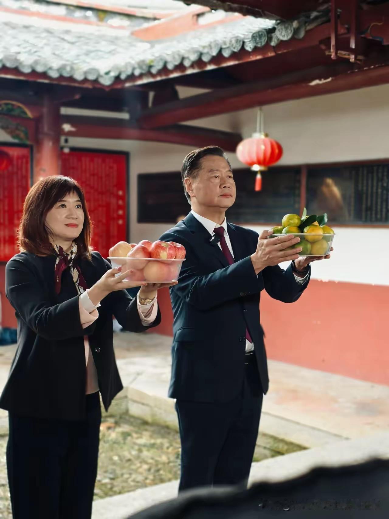 台湾省统派夫妻赖岳谦，周玉琴夫妇回福建祭祖了

看到周玉琴的文章，才知道，赖先生