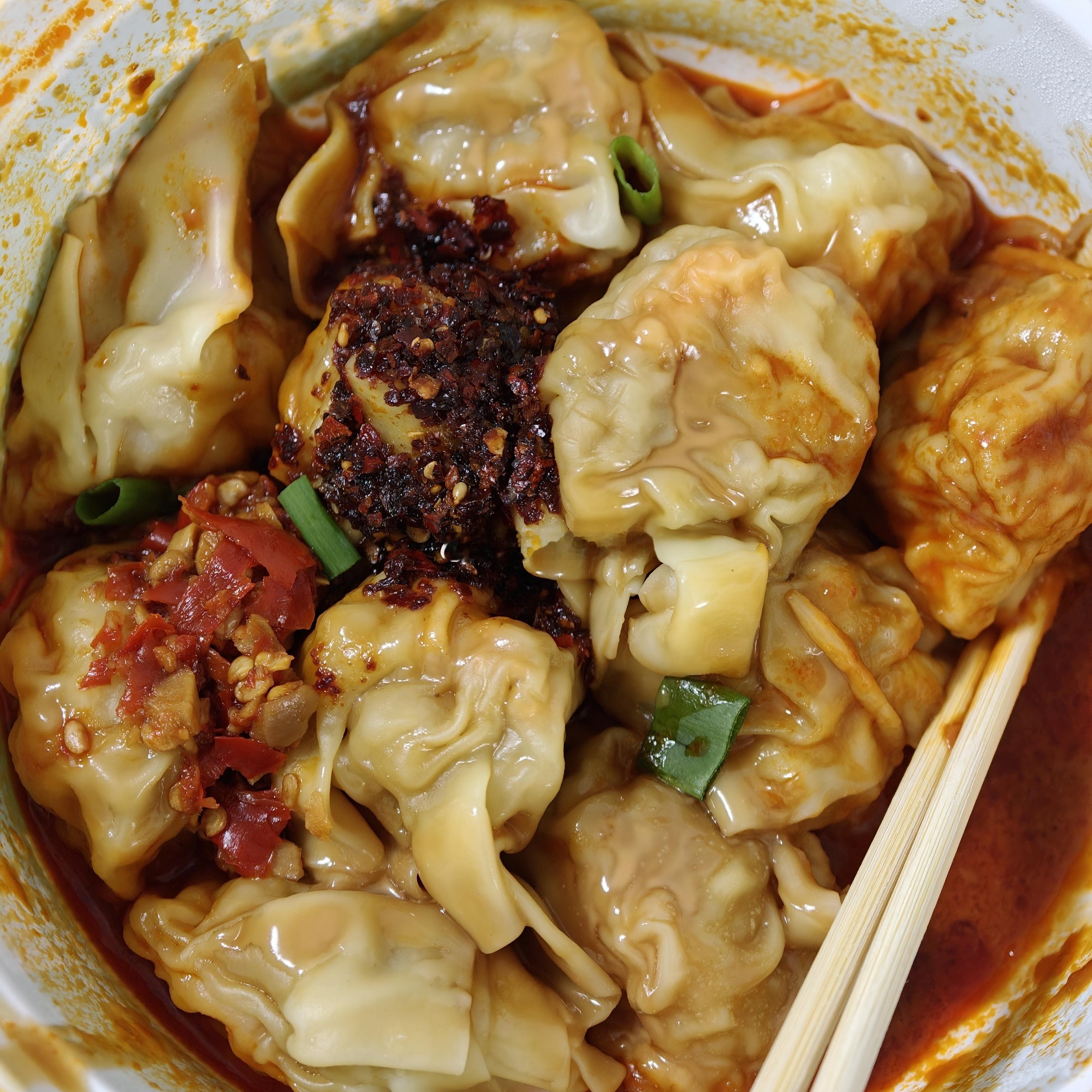 吃喝探店 馋袁记云饺这个鲜虾蟹籽云吞很久了剁椒红油花生酱干拌黏糊香辣 爽之 ​​