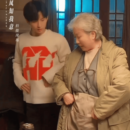 奶奶来了，今晚爷孙俩会不会再切磋切磋扭两把[awsl] ​​​