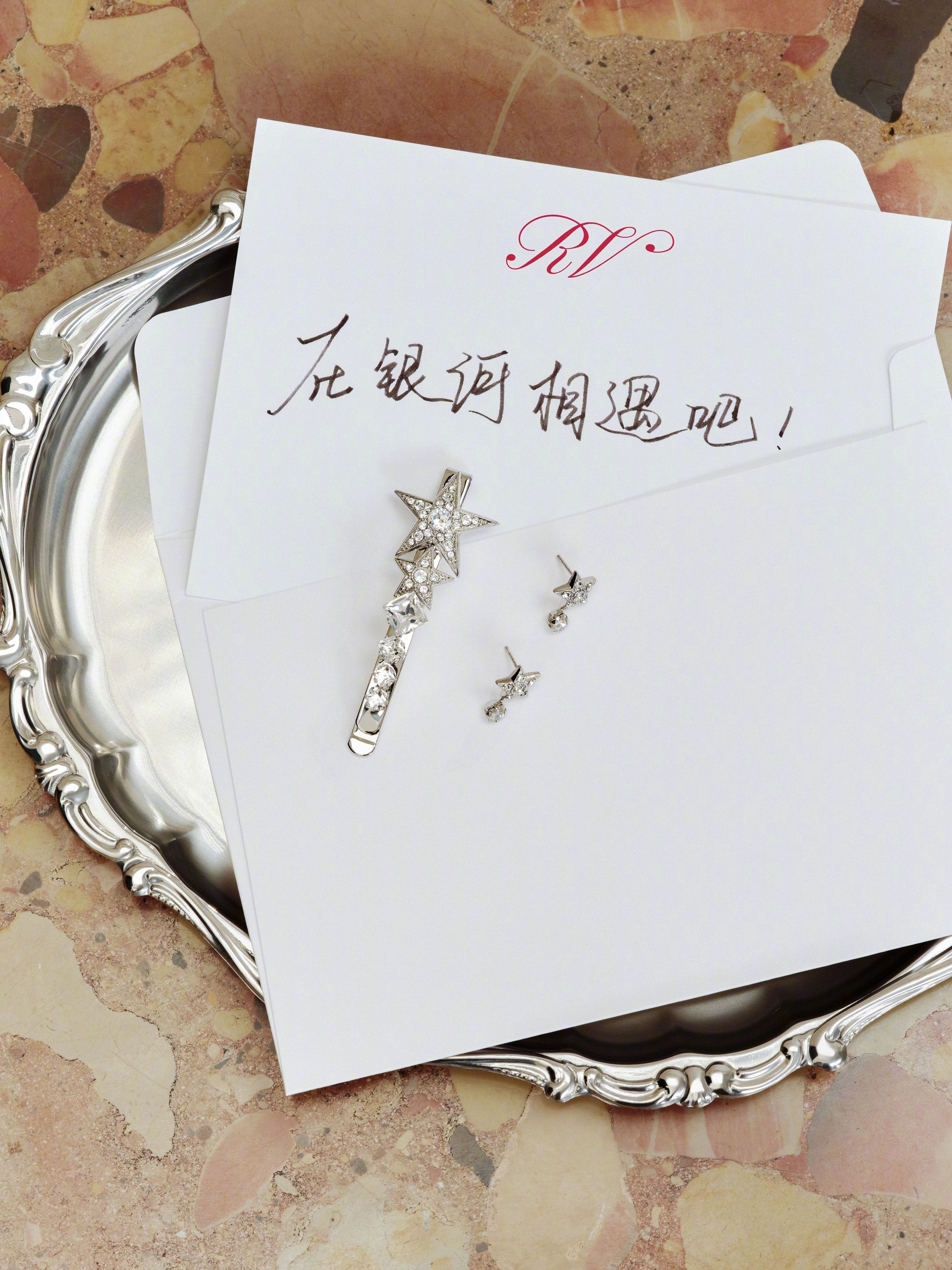 檀健次 x ROGER VIVIER 全球品牌代言人出镜2026七夕限定系列大片