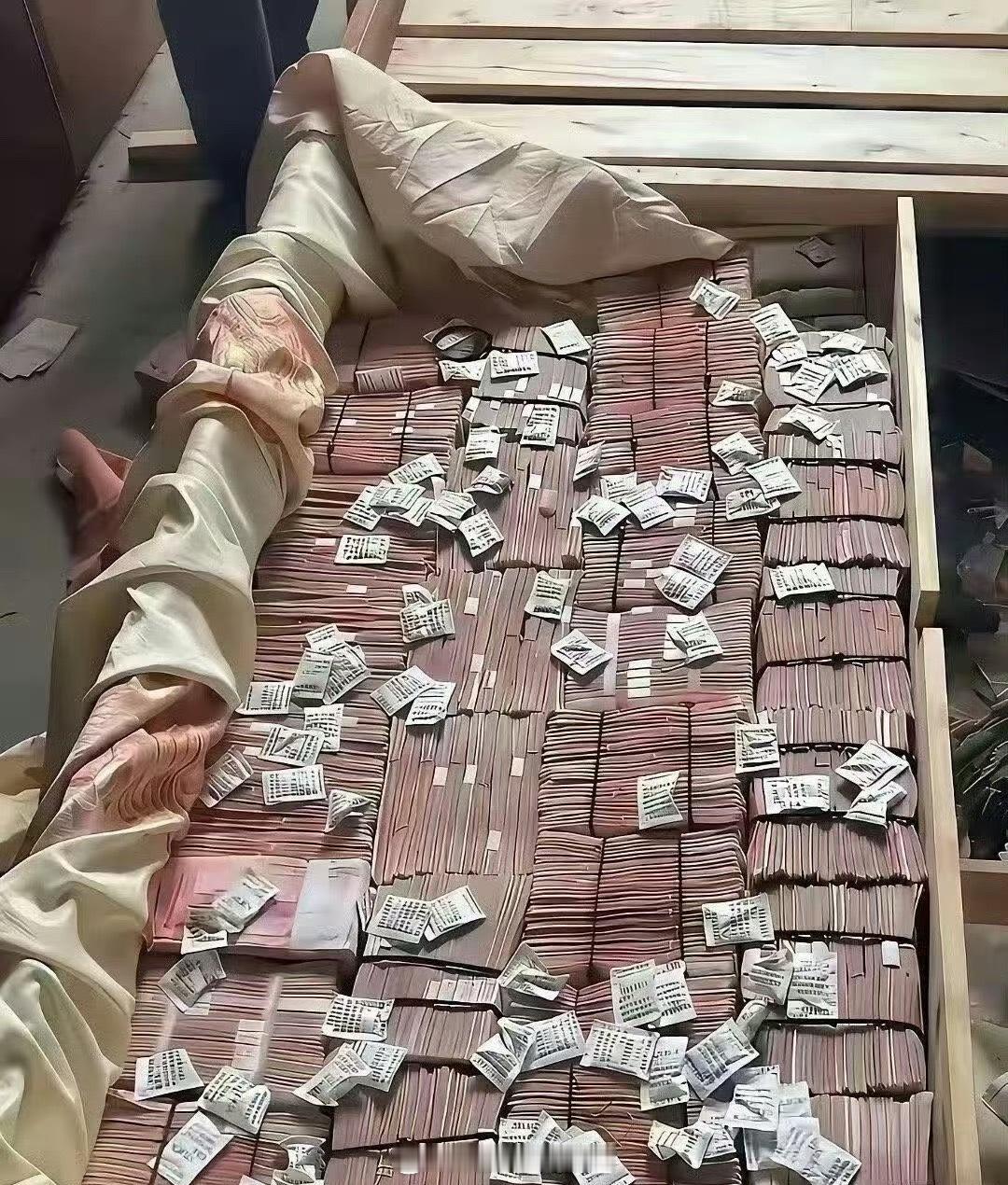 防止你不知道：储存人民币需要放干燥剂 