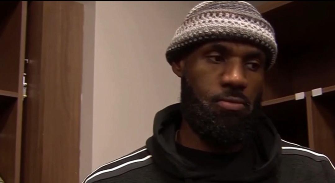 湖人vs爵士詹姆斯：不管我是21还是41，膝盖内侧被那样撞到都很危险NBA常规赛