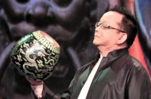 脸都打肿了！新华社这回算是直接把那个遮羞布给掀开了， 当初那一帮子专家信誓旦旦说