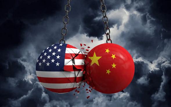 中美之间，已经没有回头路了。
美国手中之绳，已然勒住中国经济之咽喉；中国所持之刀