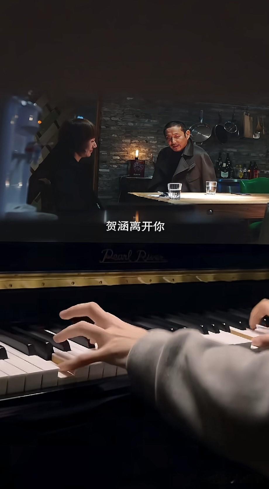 老卓看的清楚
罗子君本可以轻轻一句话一个表情就让贺涵止步
但她允许了他靠近，甚至