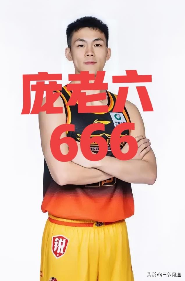 超级无敌大逆转！
比赛仅剩最后两分钟，江苏队仍以8分劣势深陷绝境。此刻，身披“庞