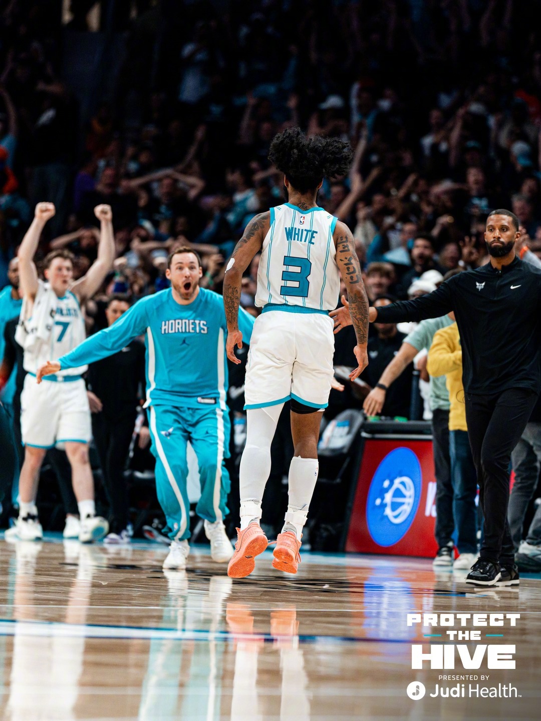 三球附加赛加时绝杀热火黄蜂127-126击败热火！拉梅洛-鲍尔成就把自己从罪人变