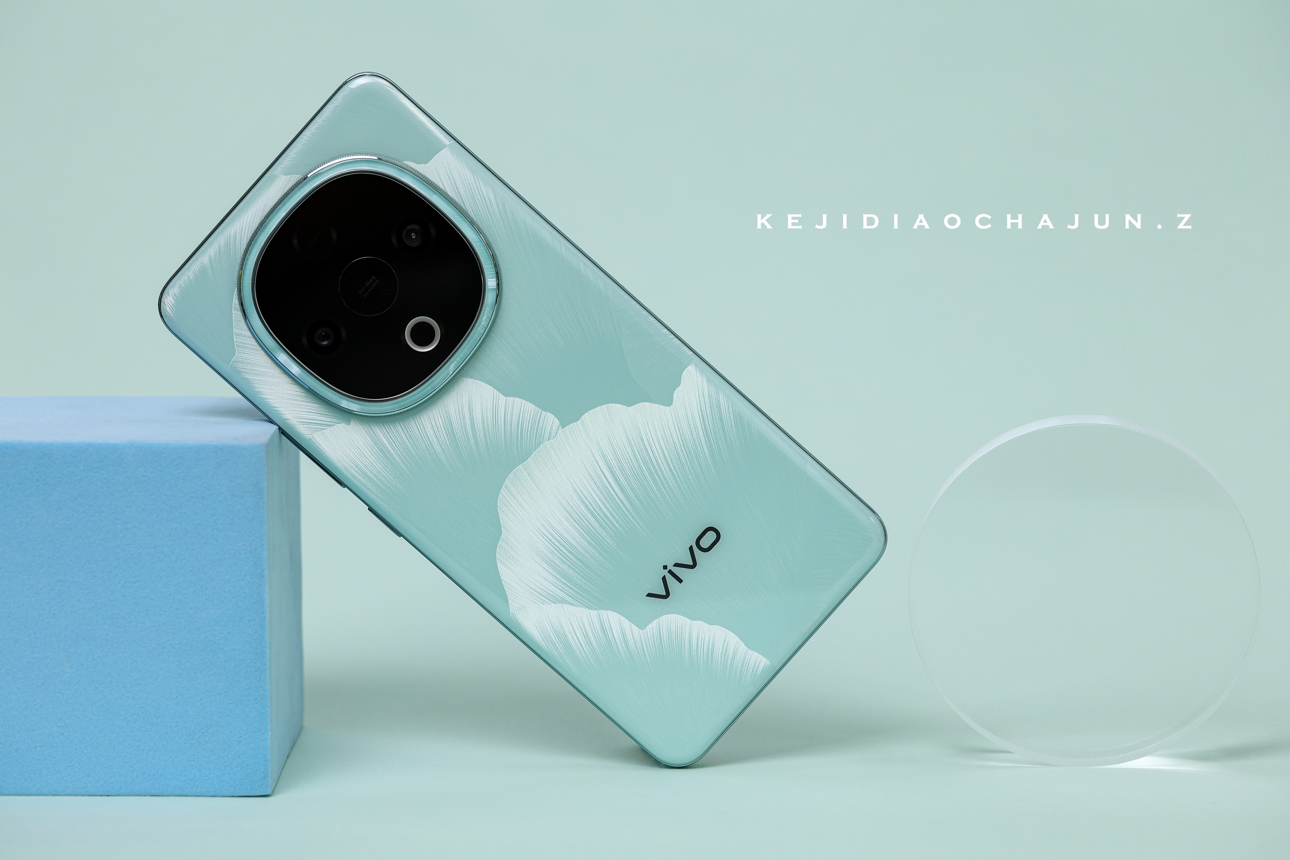 vivo Y300，这配色怎么样，千元机内表现还算不错的！ 