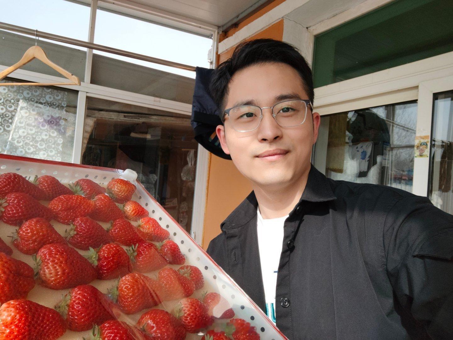 大草莓我们没忘，目前价格有些高，我们也是在等价格，我估计啊…圣诞节前后会上架黄鱼
