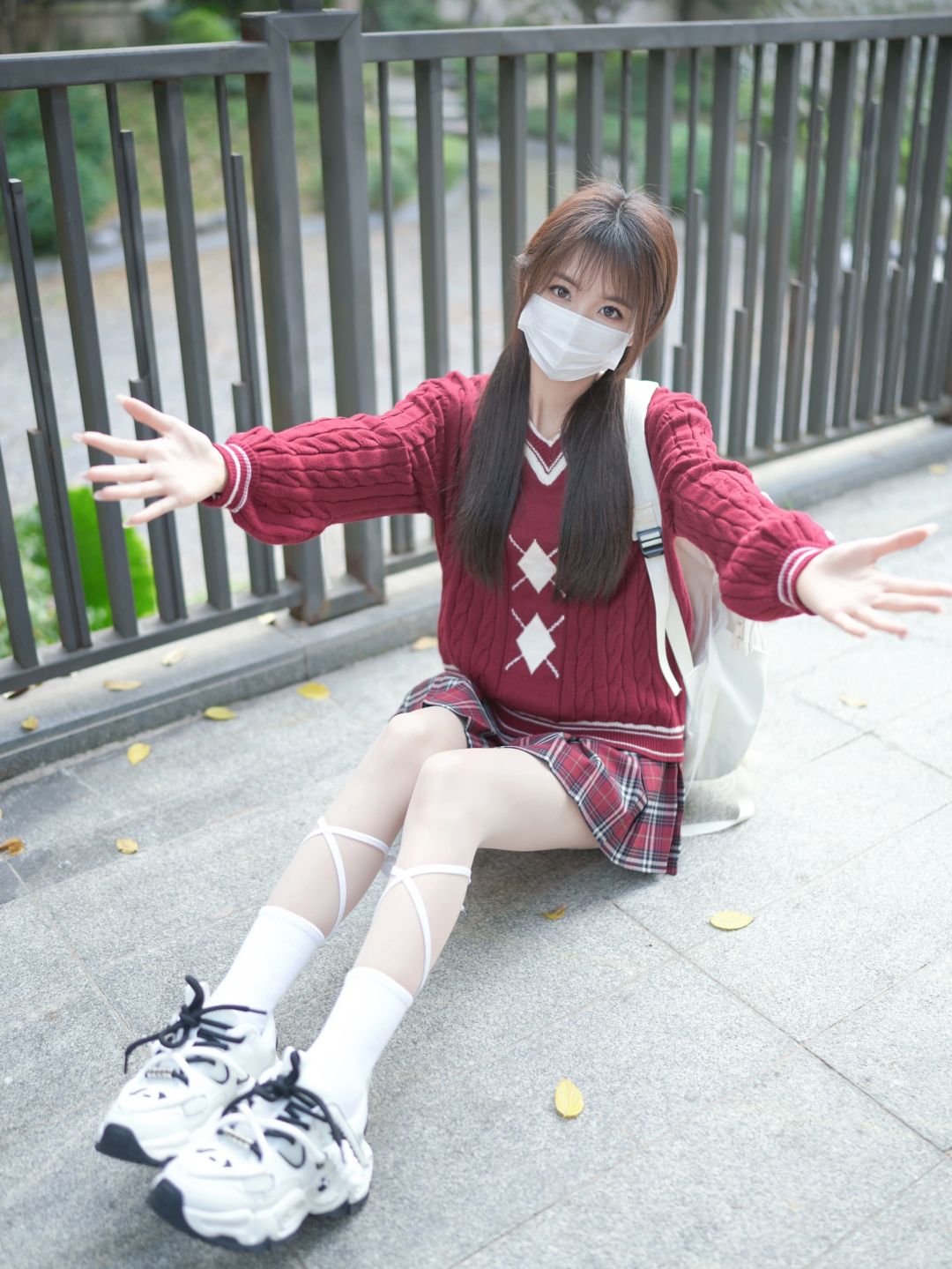 都是女生 抱一下怎么了